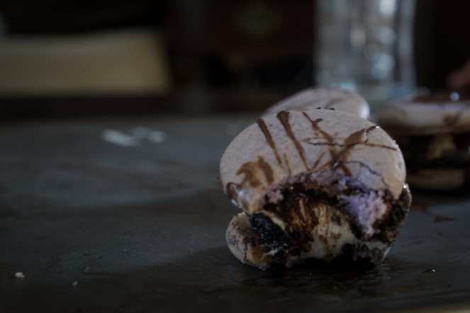 French S'mores Macaron